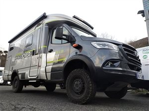 Hymer cross over semi air