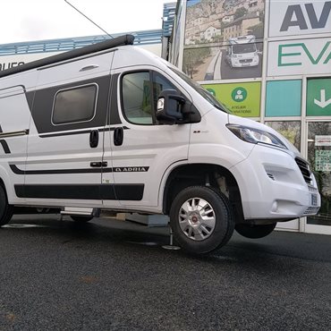 Aveyron evasion, système hydraulique de nivellement pour camping-car, caravanes